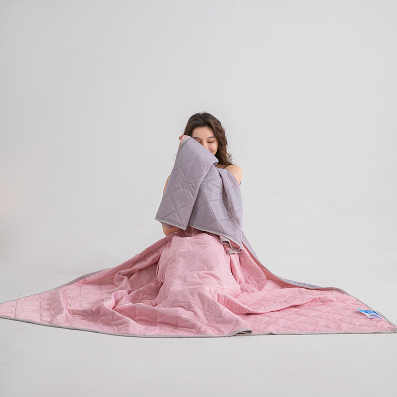 Grade A Cooling Blanket: Soft, breathable, king/queen size