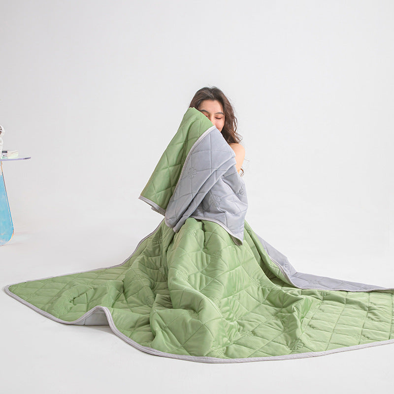 Grade A Cooling Blanket: Soft, breathable, king/queen size