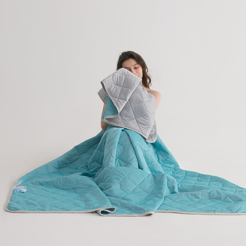 Grade A Cooling Blanket: Soft, breathable, king/queen size