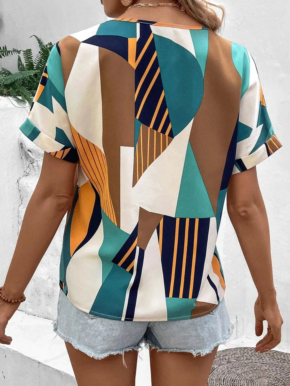 V-neck printed short sleeved shirt with women's geometric pattern contrasting color - E-Esther Clothing Store