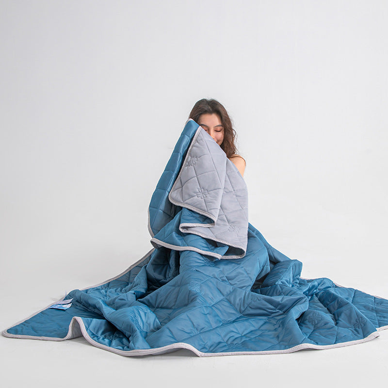 Grade A Cooling Blanket: Soft, breathable, king/queen size