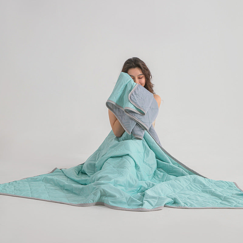 Grade A Cooling Blanket: Soft, breathable, king/queen size
